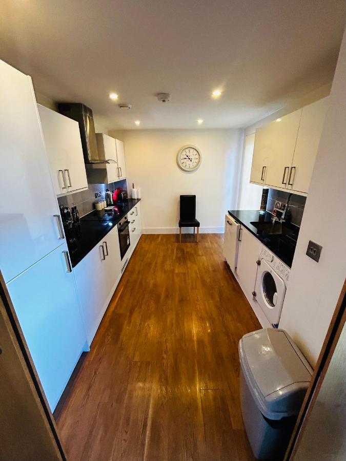 Апартаменты Spacious 3-bed 3-bath Luxury With Balcony Hyde Park
