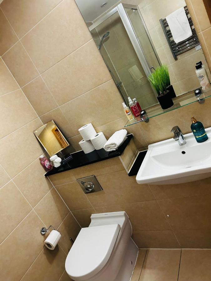 Spacious 3-bed 3-bath Luxury With Balcony Hyde Park Апартаменты *