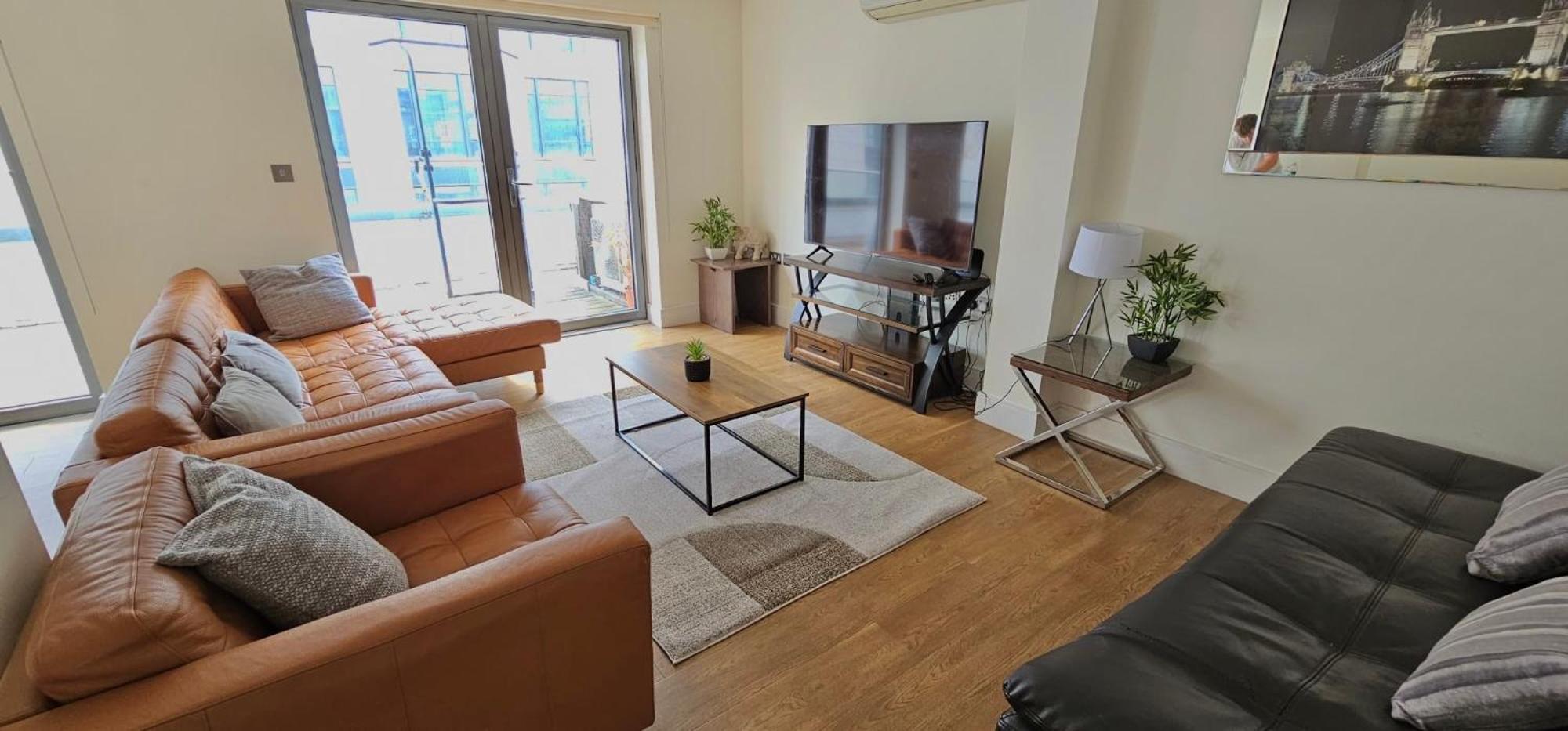 Апартаменты Spacious 3-bed 3-bath Luxury With Balcony Hyde Park *