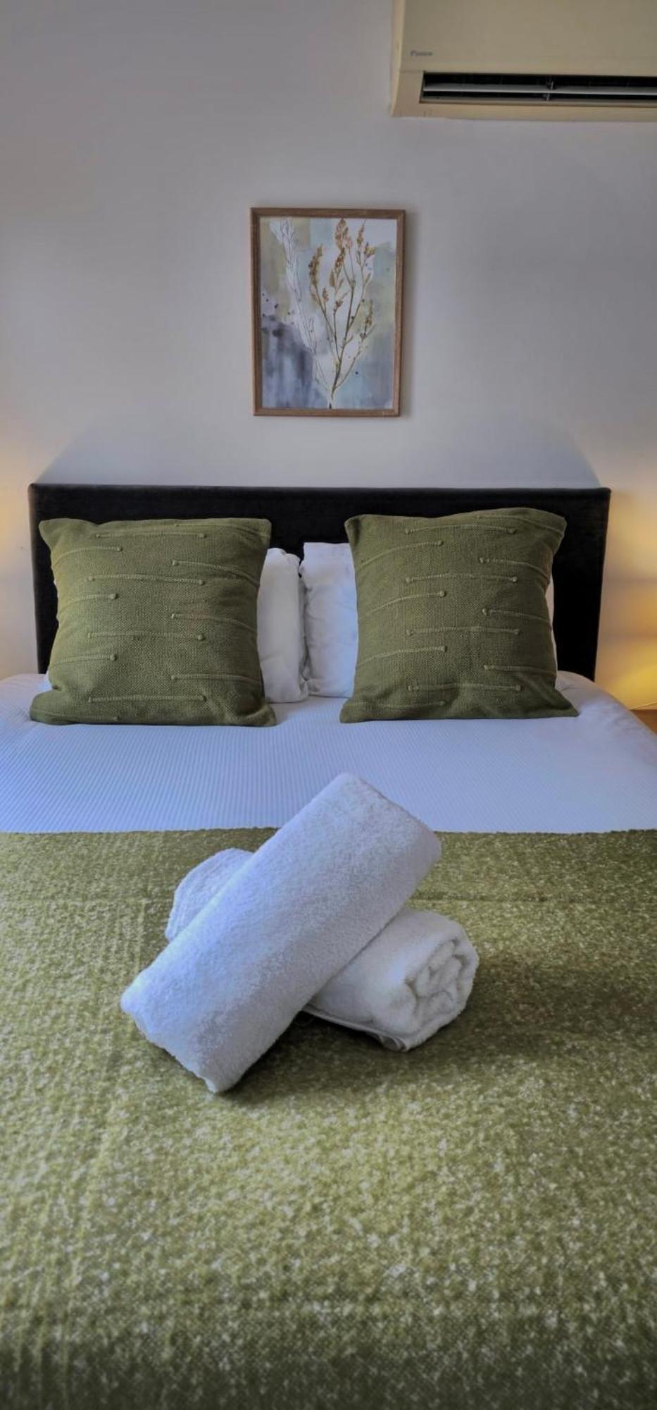 Spacious 3-bed 3-bath Luxury With Balcony Hyde Park Апартаменты Лондон