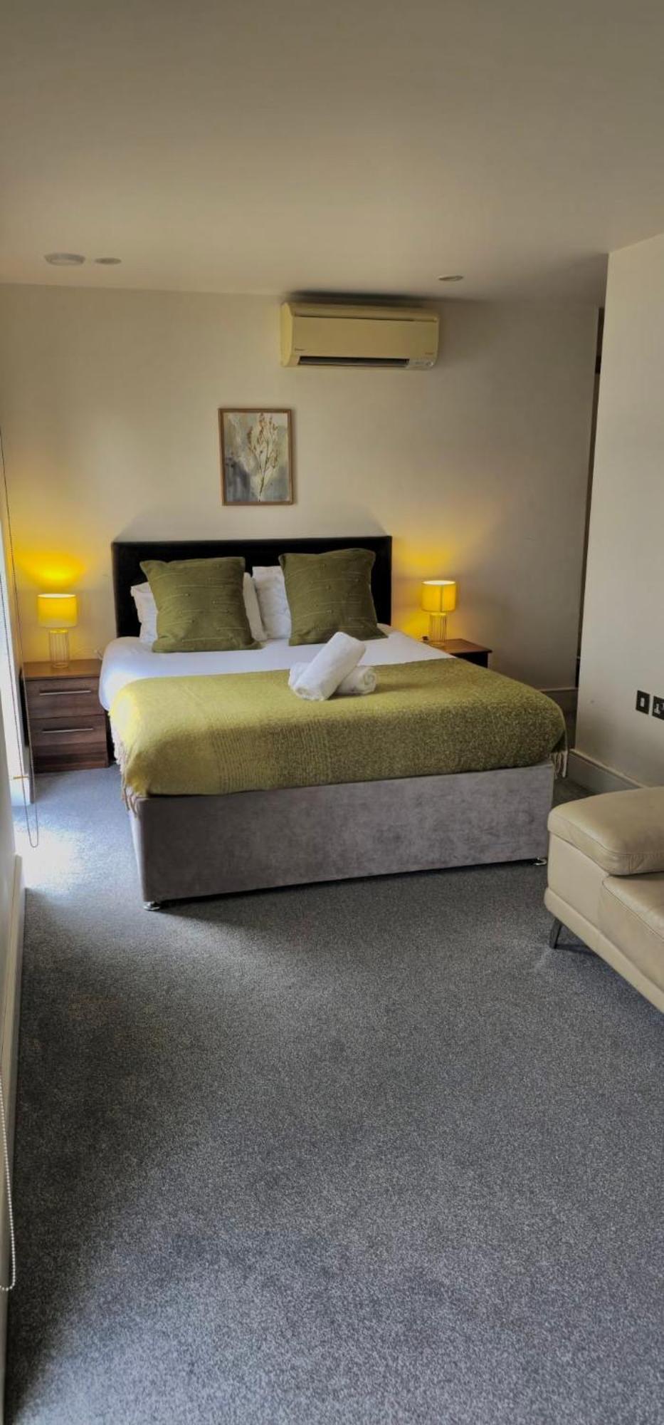 Spacious 3-bed 3-bath Luxury With Balcony Hyde Park Лондон