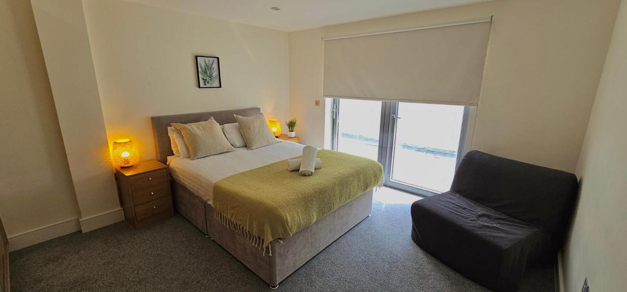 Spacious 3-bed 3-bath Luxury With Balcony Hyde Park Апартаменты *