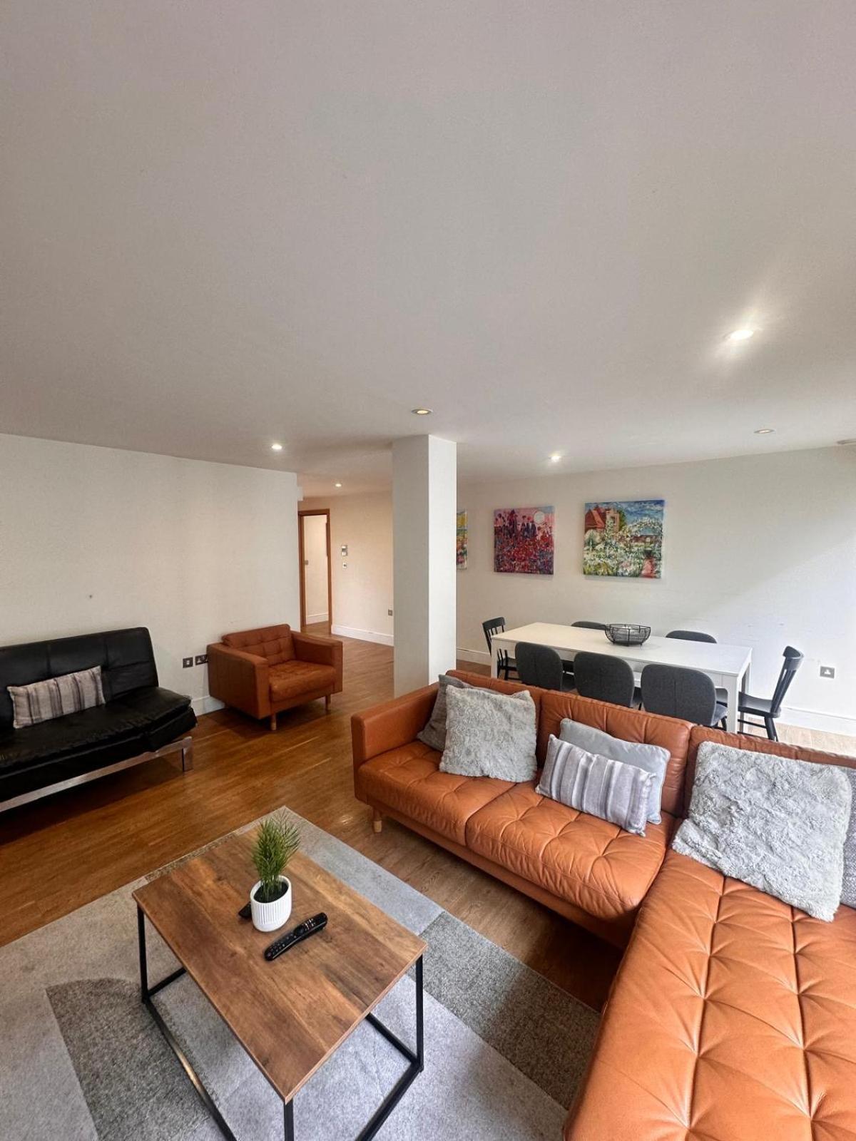 Spacious 3-bed 3-bath Luxury With Balcony Hyde Park Appartement *
